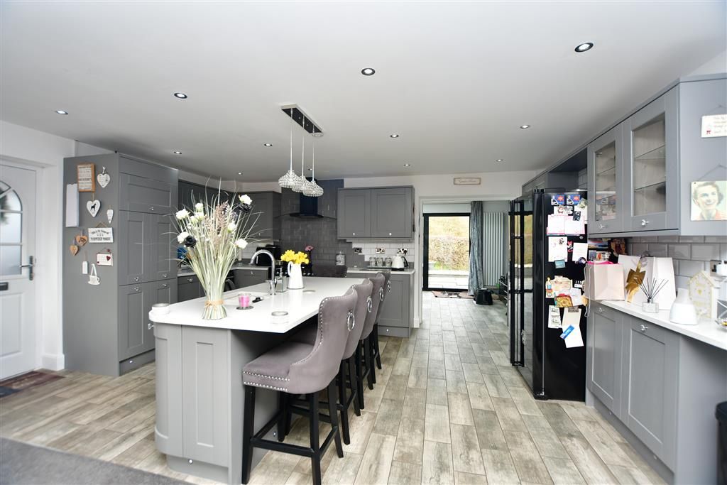 3 bed detached bungalow for sale in Marsh Crescent, High Halstow