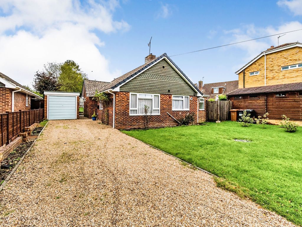 3 bed detached bungalow for sale in Ringwood Drive, North Baddesley, Southampton SO52, £400,000