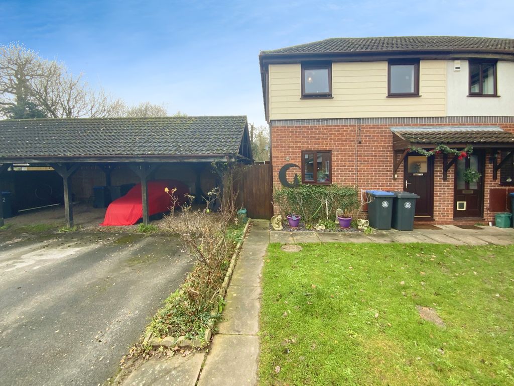 3 bed end terrace house for sale in Kingfisher Way, Alcester B49, £