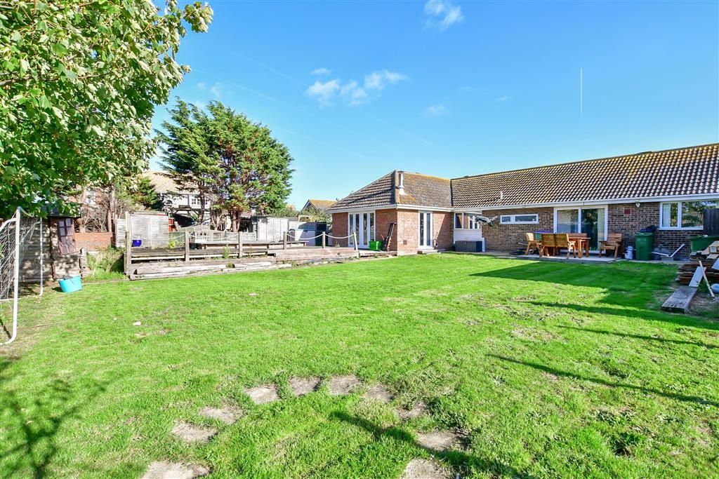 4 bed detached bungalow for sale in Beverley Gardens, Beach Estate