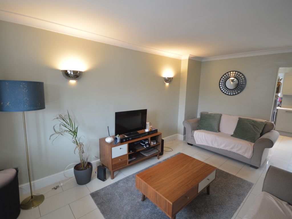 3 bed semidetached house to rent in Glenrise Close, St. Mellons