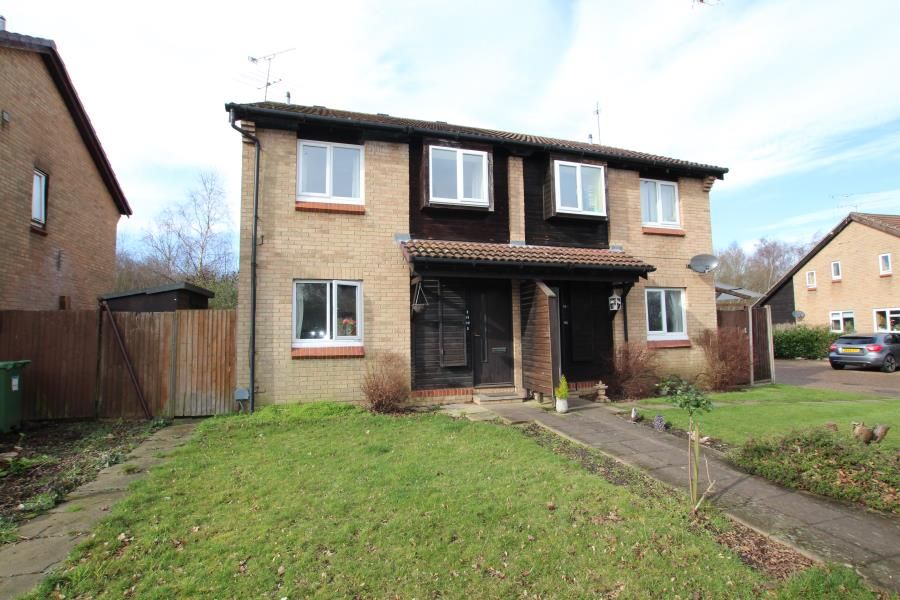 1 bed flat to rent in Willowmead Close, Horsell, Woking GU21, £1,250