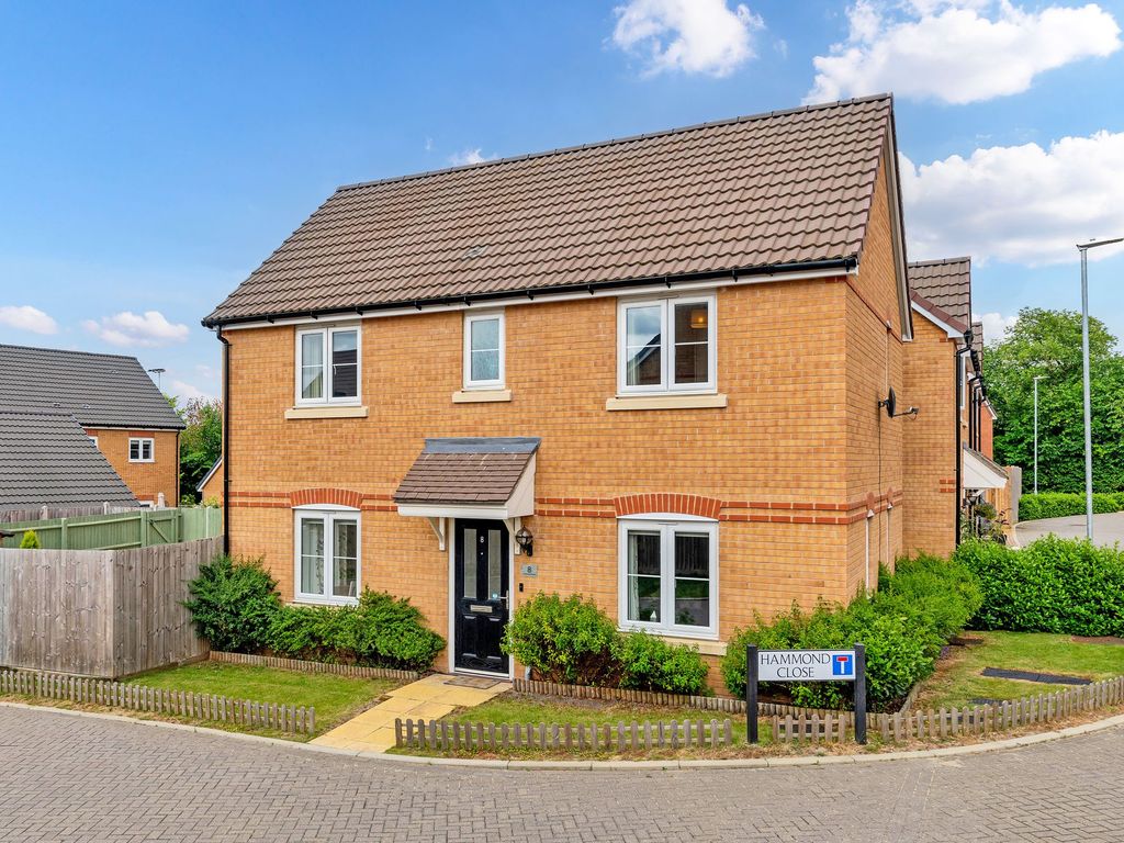 3 bed detached house for sale in Hammond Close, Royston SG8, £475,000