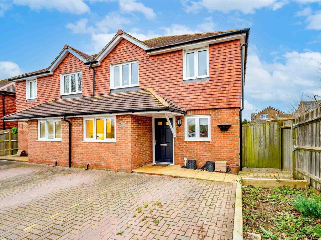 4 bed semidetached house for sale in Eastbourne Road, Polegate BN26, £