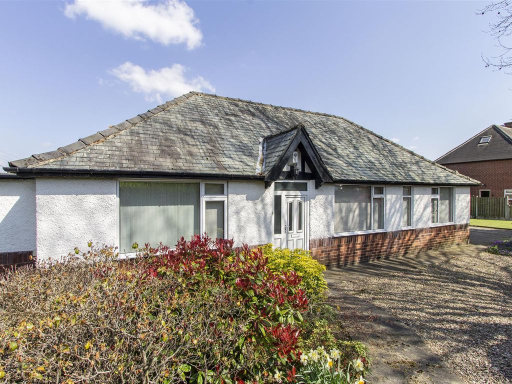 3 bed detached bungalow for sale in Walton Road, Walton, Chesterfield