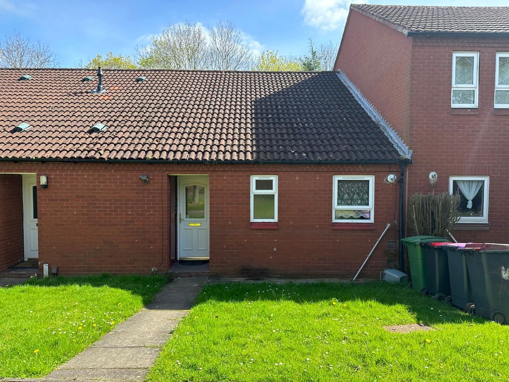 2 bed terraced house for sale in Radnor Court, Leegomery, Telford