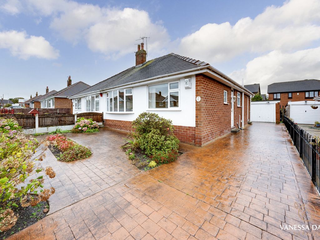 2 bed semidetached bungalow for sale in Moorland Avenue, Preston PR2