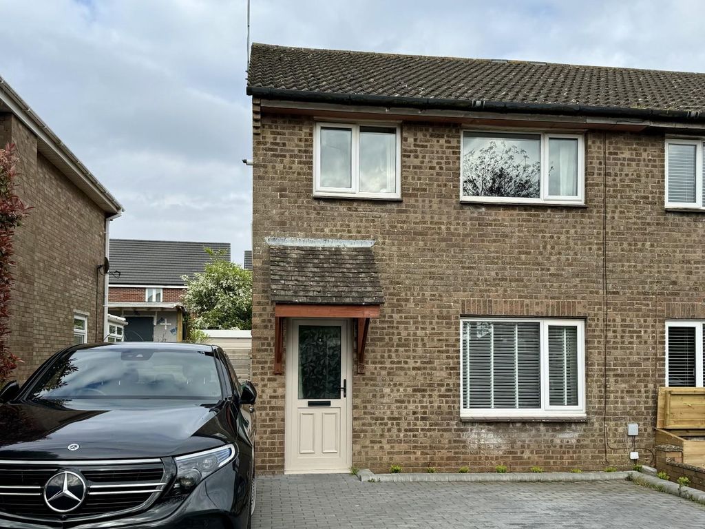 3 bed semidetached house for sale in Slade Close, Sully, Penarth CF64