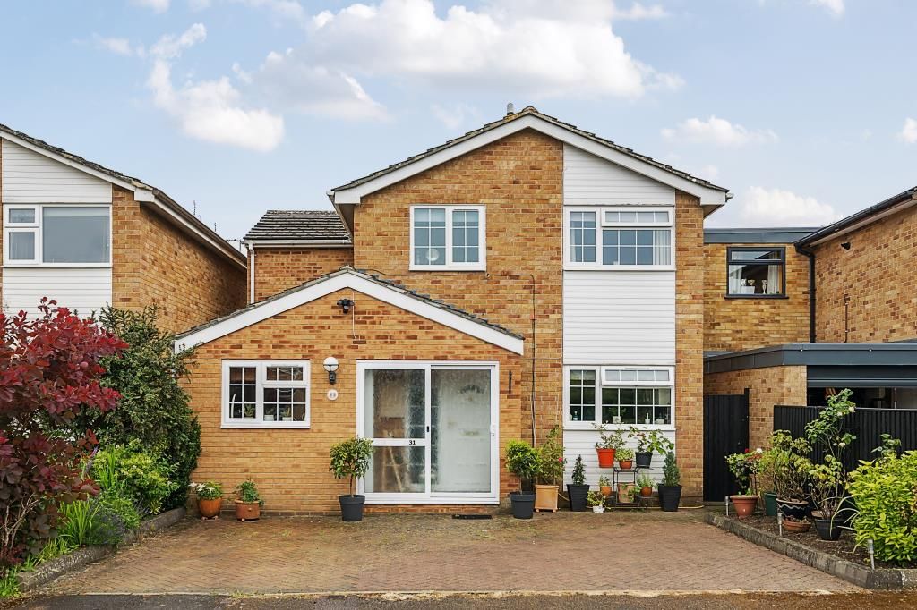 4 bed detached house for sale in Carterton, Oxfordshire OX18, £450,000