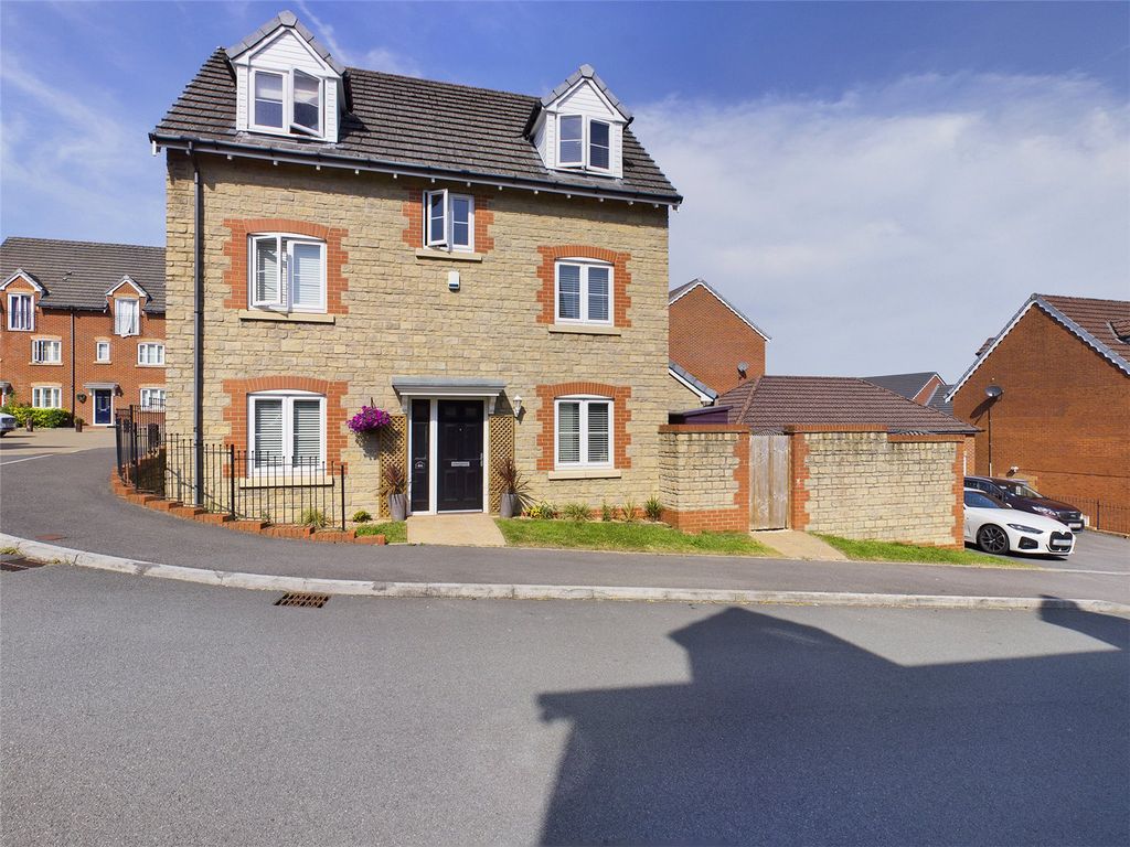 4 bed semidetached house for sale in Cyfarthfa Mews, Swansea Road