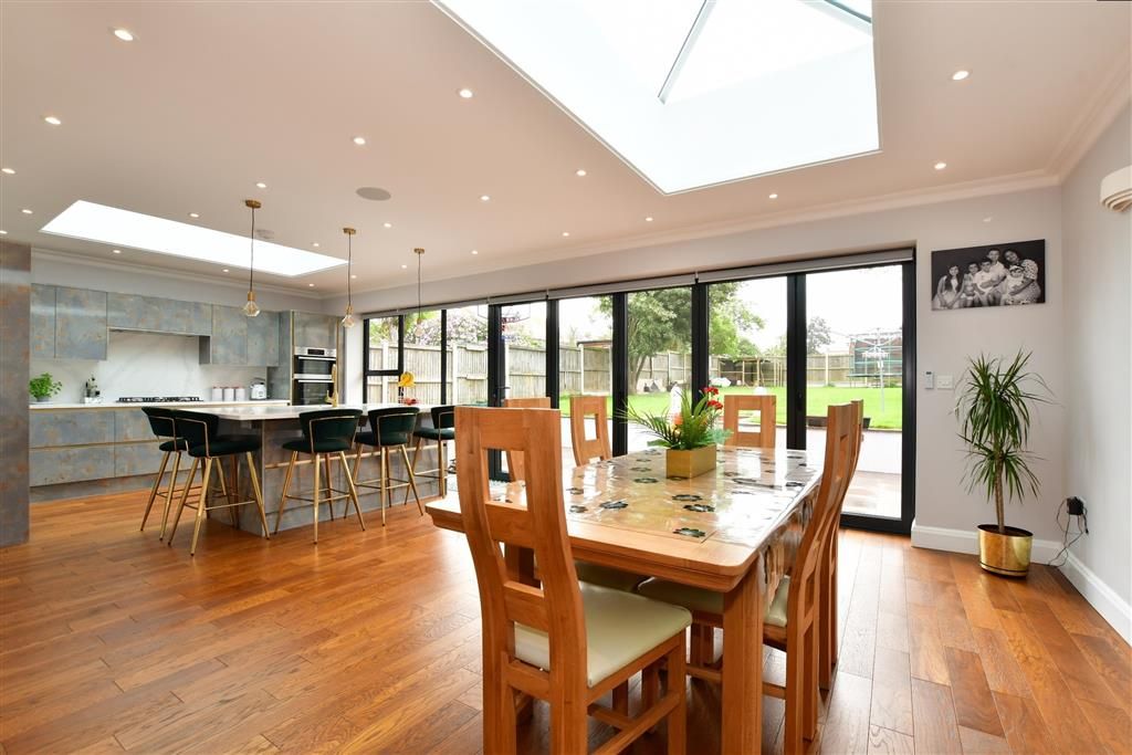 4 bed detached house for sale in V Avenue, Margate, Kent CT9