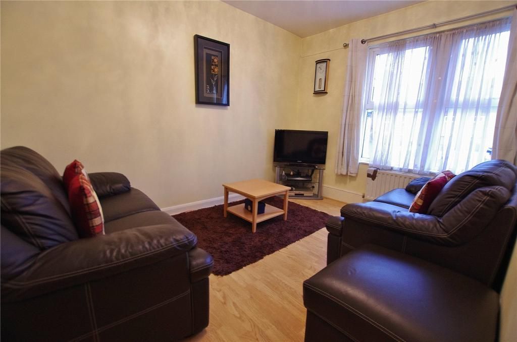 2-bed-maisonette-for-sale-in-queens-avenue-watford-wd18-zoopla