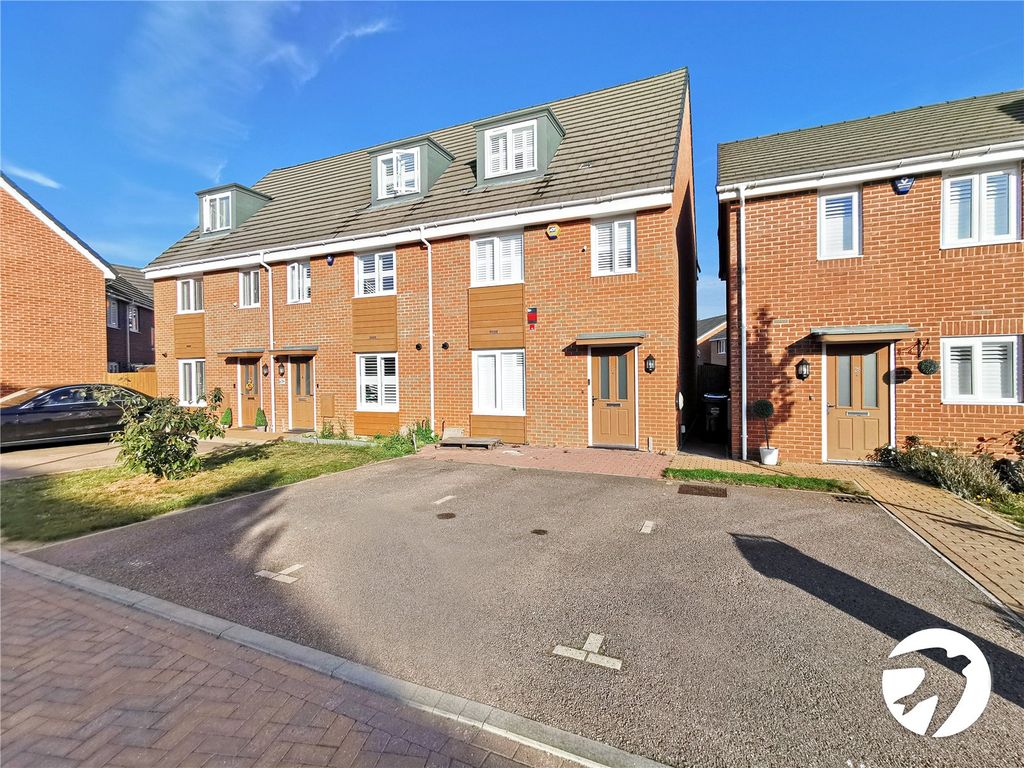 4 bed detached house to rent in Tyndal Way, Dartford, Kent DA1, £2,400