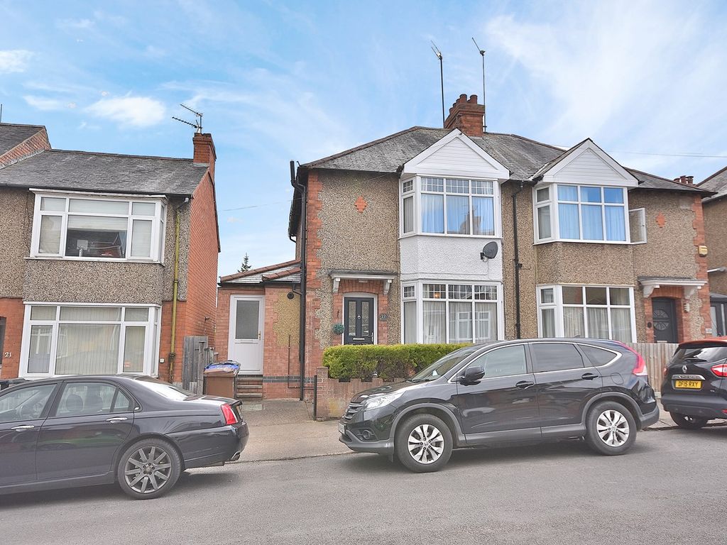 3 bed semidetached house for sale in Beech Avenue, Northampton NN3, £