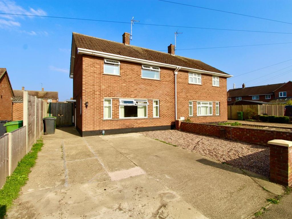 3 bed semidetached house to rent in Queen Street, Yaxley, Peterborough