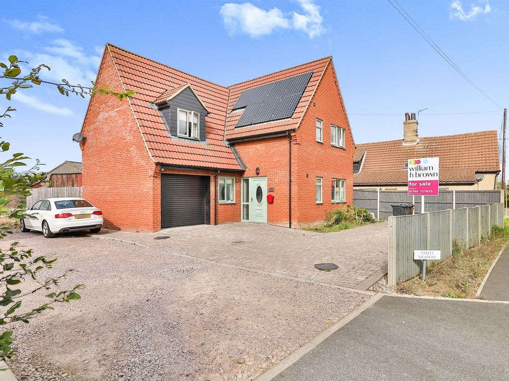 5 bed detached house for sale in Yaxley Meadow, Holme Hale, Thetford