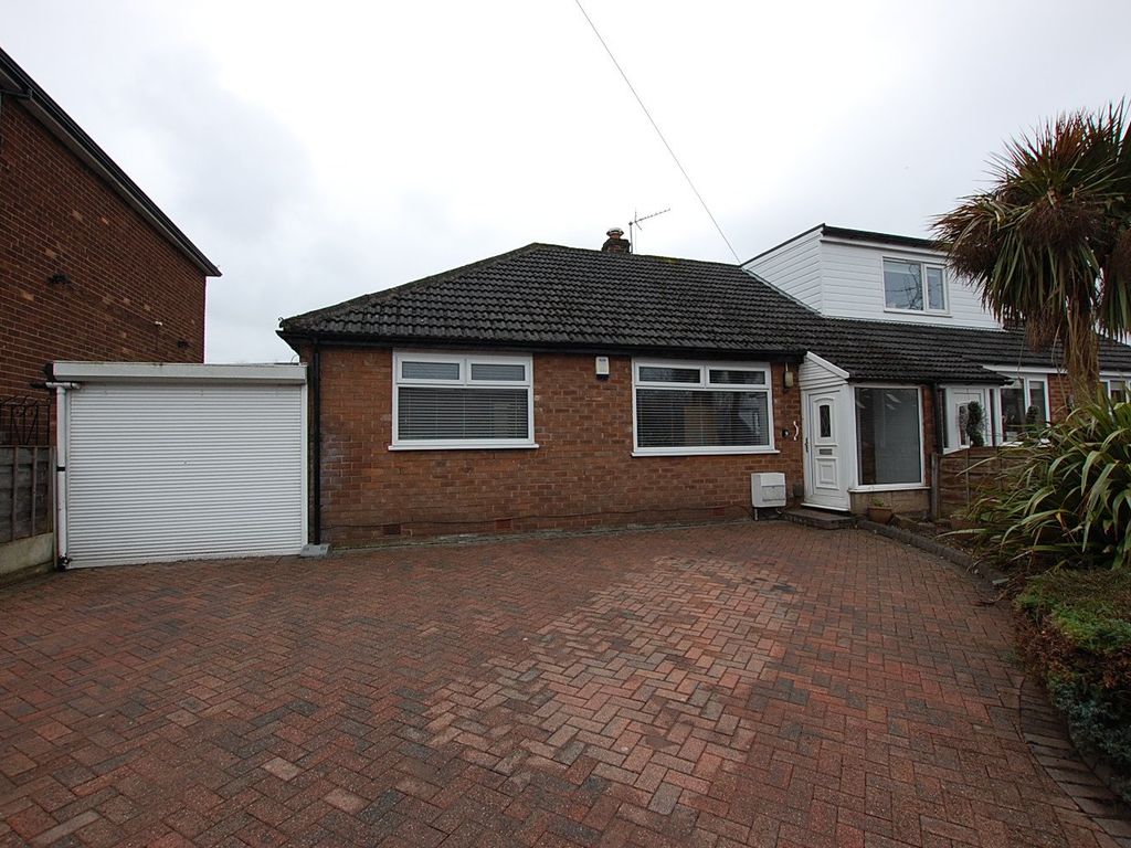2 bed bungalow for sale in Manor Farm Close, AshtonUnderLyne