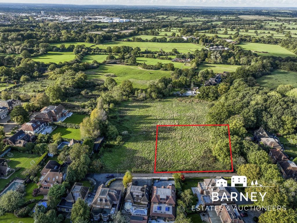 Land for sale in Arkley Drive, EN5, £100,000 Zoopla