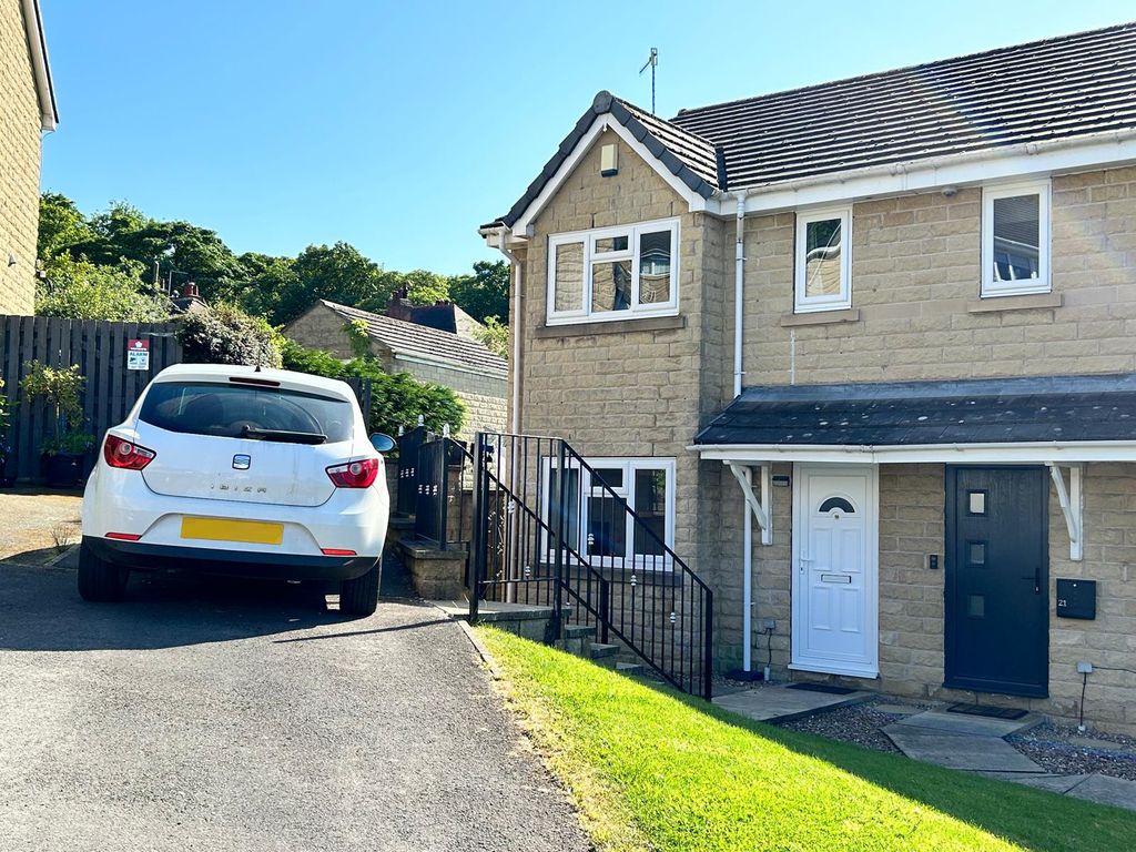 3 bed semidetached house for sale in Kilburn Close, Almondbury