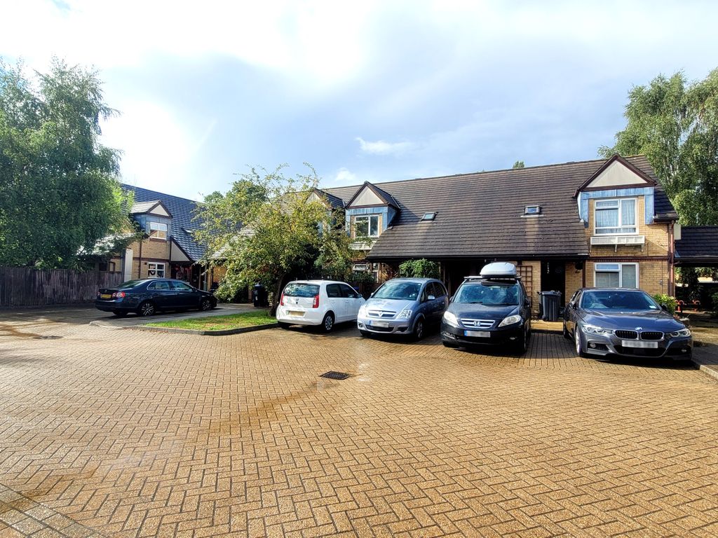 1 bed flat for sale in Courtenay Road, Woking GU21 Zoopla