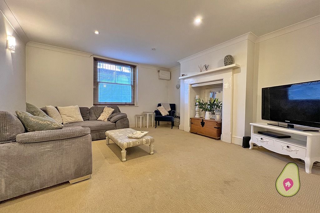 1 bed flat for sale in Kingswood House, Shute End, Wokingham RG40 Zoopla