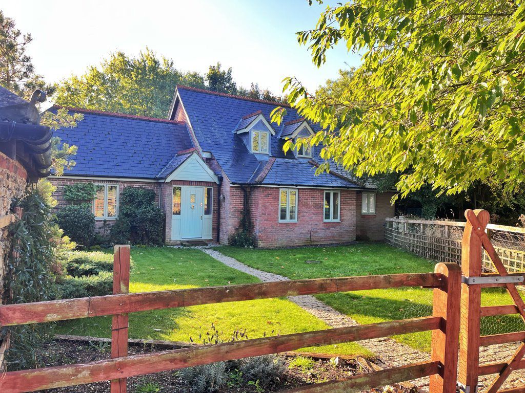 4 bed property to rent in High Street, Codicote, Hitchin SG4 Zoopla