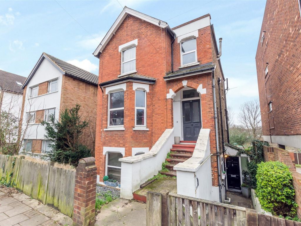 2 bed flat for sale in Ravensbourne Road, Bromley BR1, £350,000 Zoopla