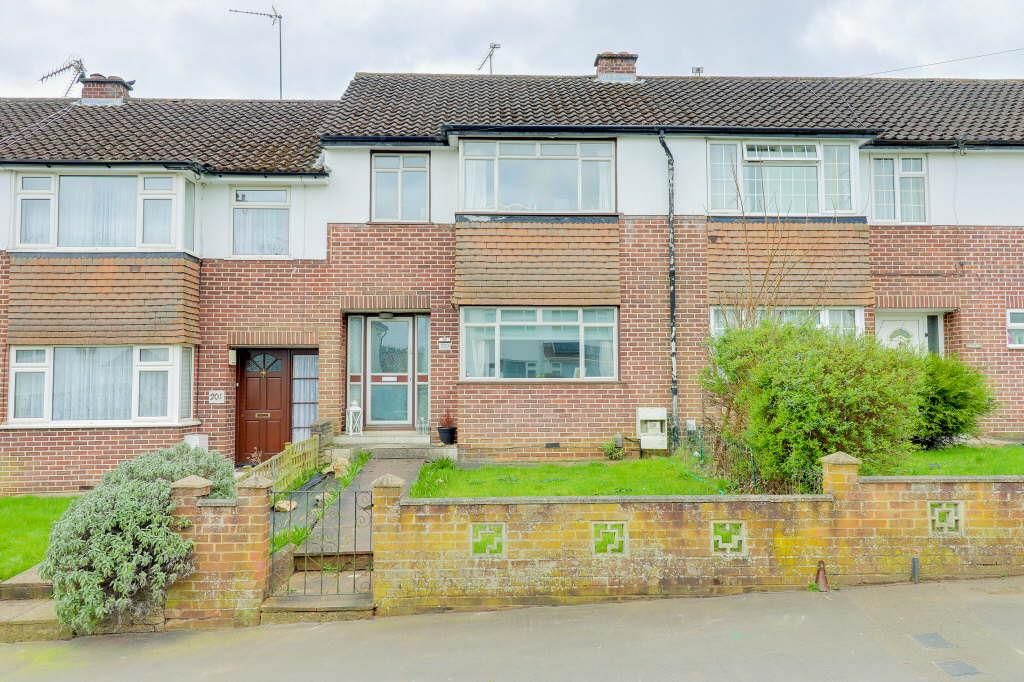 3 bed terraced house to rent in Lord Street, Hoddesdon, Herts EN11, £