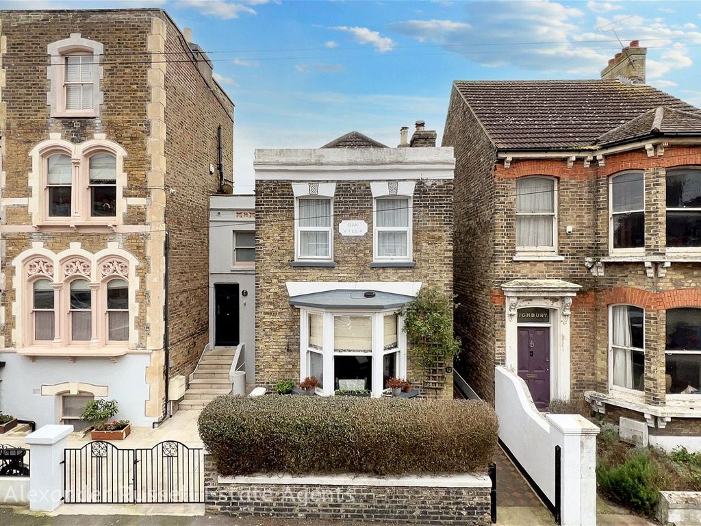 3 bed link detached house for sale in Codrington Road, Ramsgate CT11, £