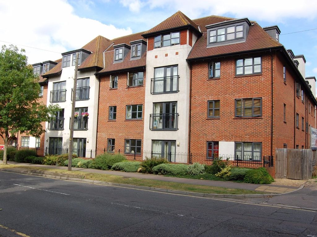 2 bed flat to rent in Birds Hill, Letchworth Garden City SG6 Zoopla