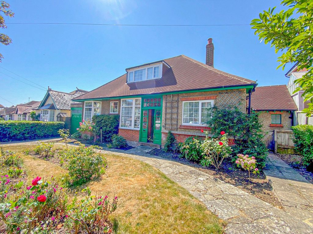 4 bed detached bungalow for sale in Victoria Road, Sandown PO36 Zoopla