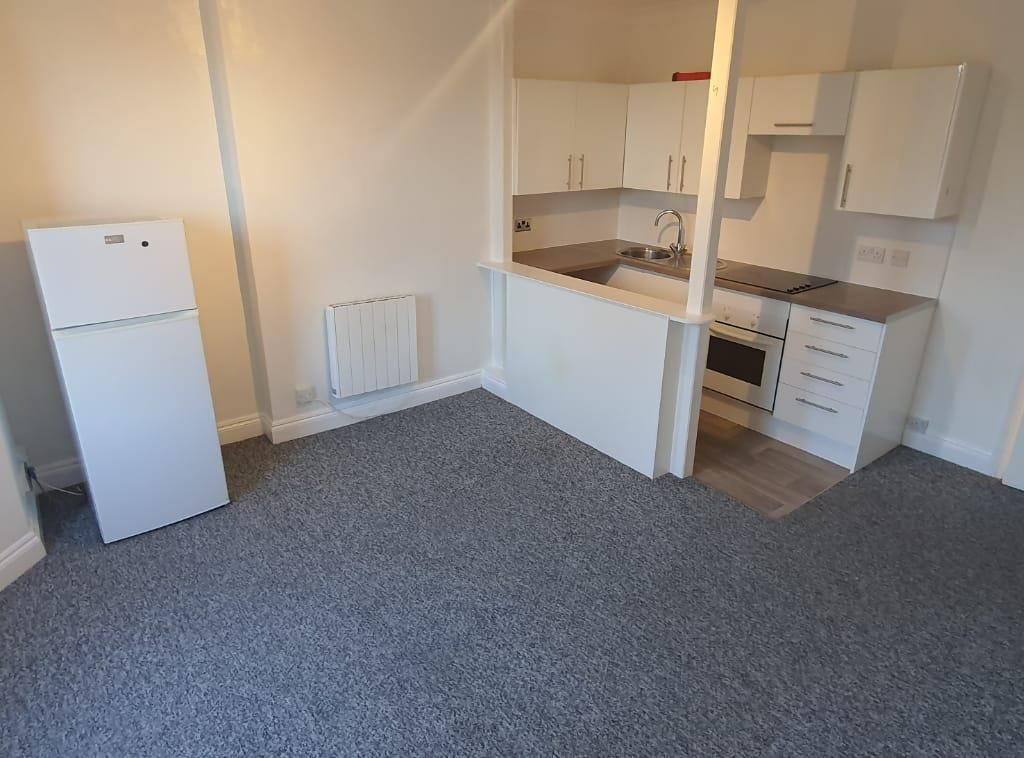1 bed flat to rent in Bournemouth BH1, £1,095 pcm Zoopla
