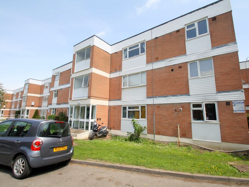 2 bed flat to rent in Laleham Road, StainesUponThames TW18 Zoopla