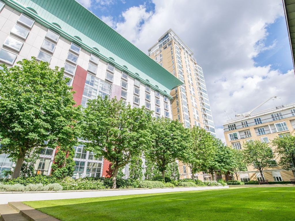 Berkeley Tower Canary Riverside 48 Westferry Circus London E14  