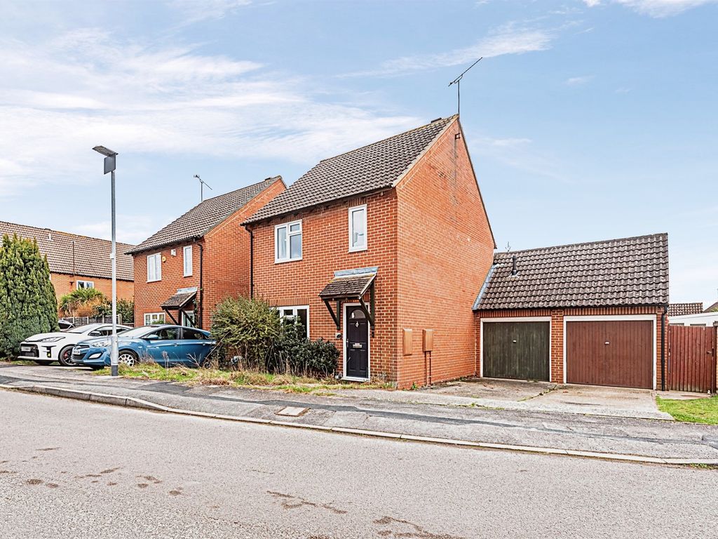 3 bed linkdetached house for sale in Faygate Way, Lower Earley