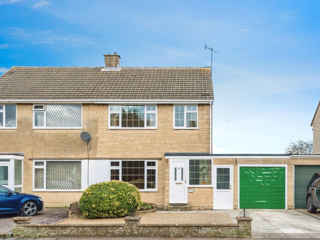 3 bed semidetached house for sale in Thames Avenue, Swindon SN25, £