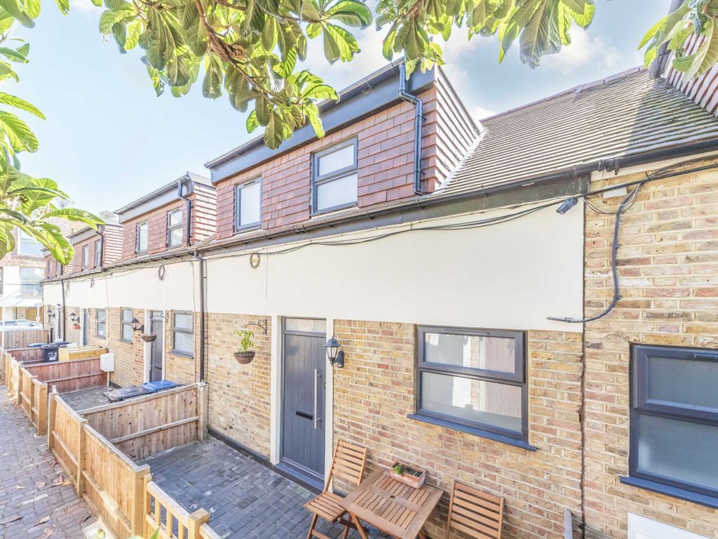 1 bed property for sale in Park Avenue Mews, Mitcham CR4, £320,000 Zoopla