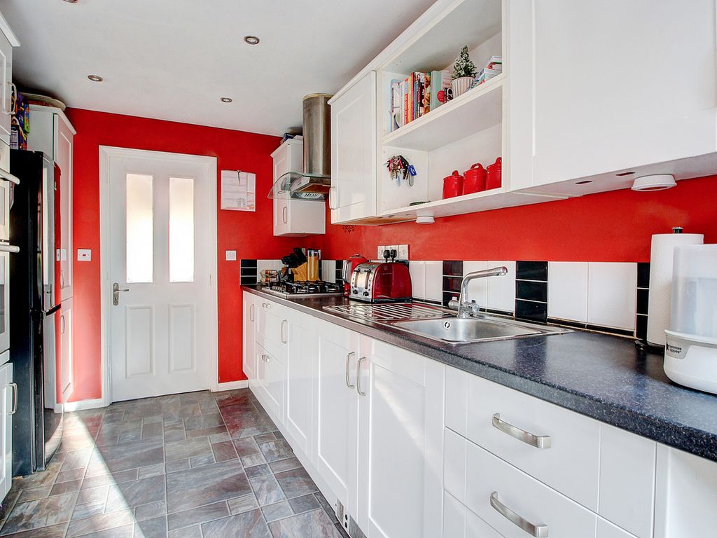 3 bed semidetached house for sale in Kirkstall Place, Oldbrook MK6, £