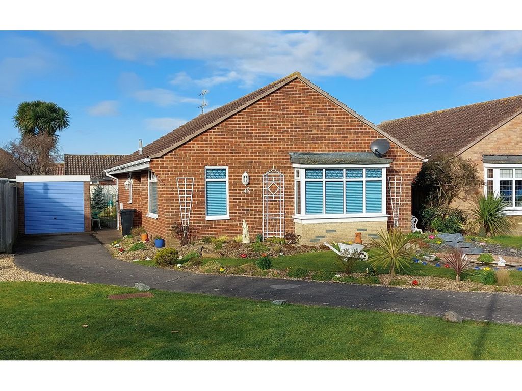 2 bed detached bungalow for sale in Lavinia Way, East Preston BN16 Zoopla