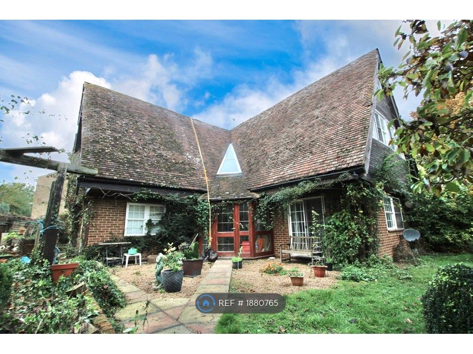 5 bed detached house to rent in Woodnesborough Lane, Eastry, Sandwich