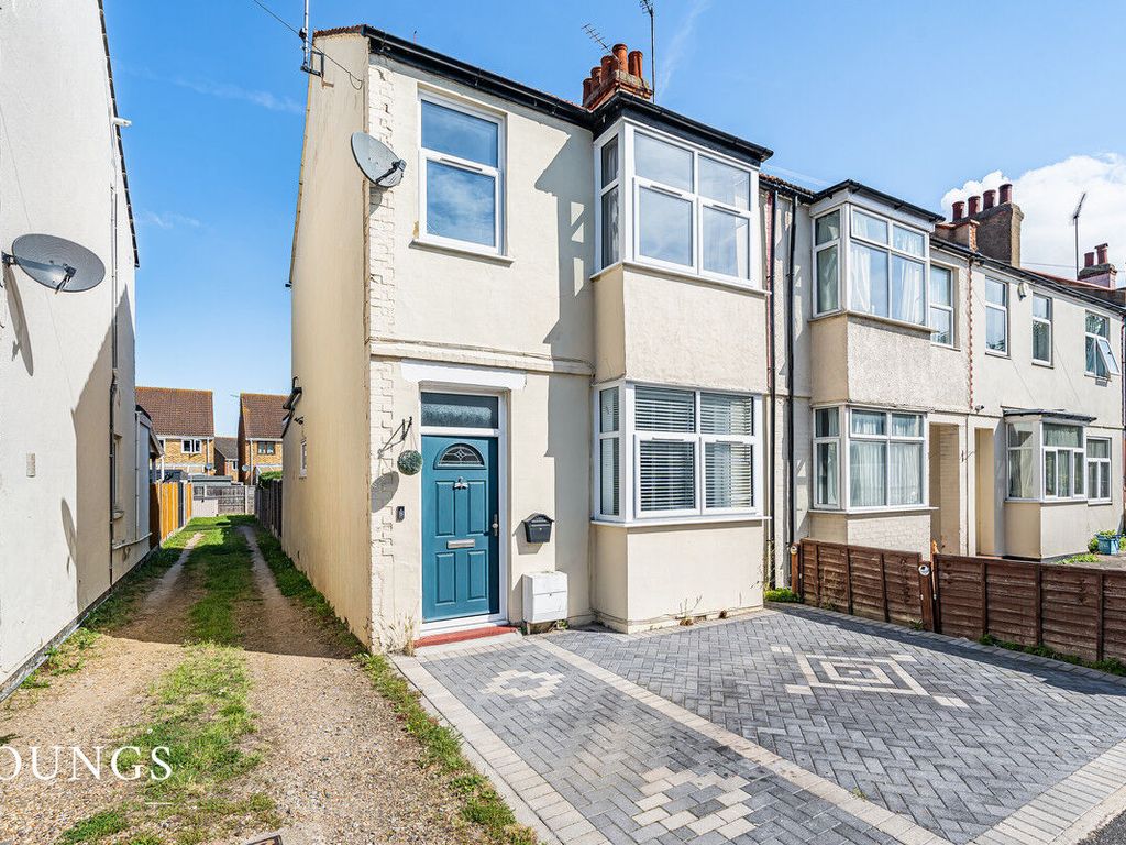 3 bed end terrace house for sale in North Avenue, SouthendOnSea SS2