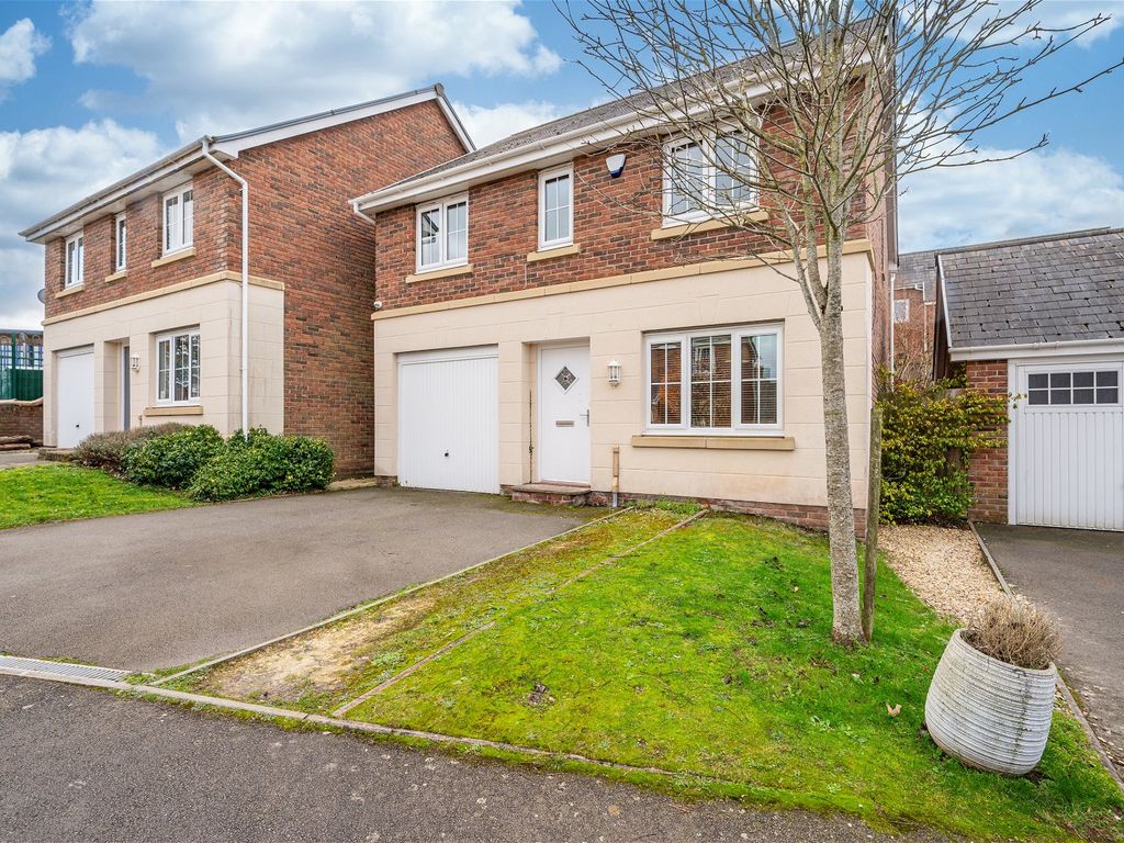 4 bed detached house for sale in School Way, Llanfoist, Abergavenny NP7