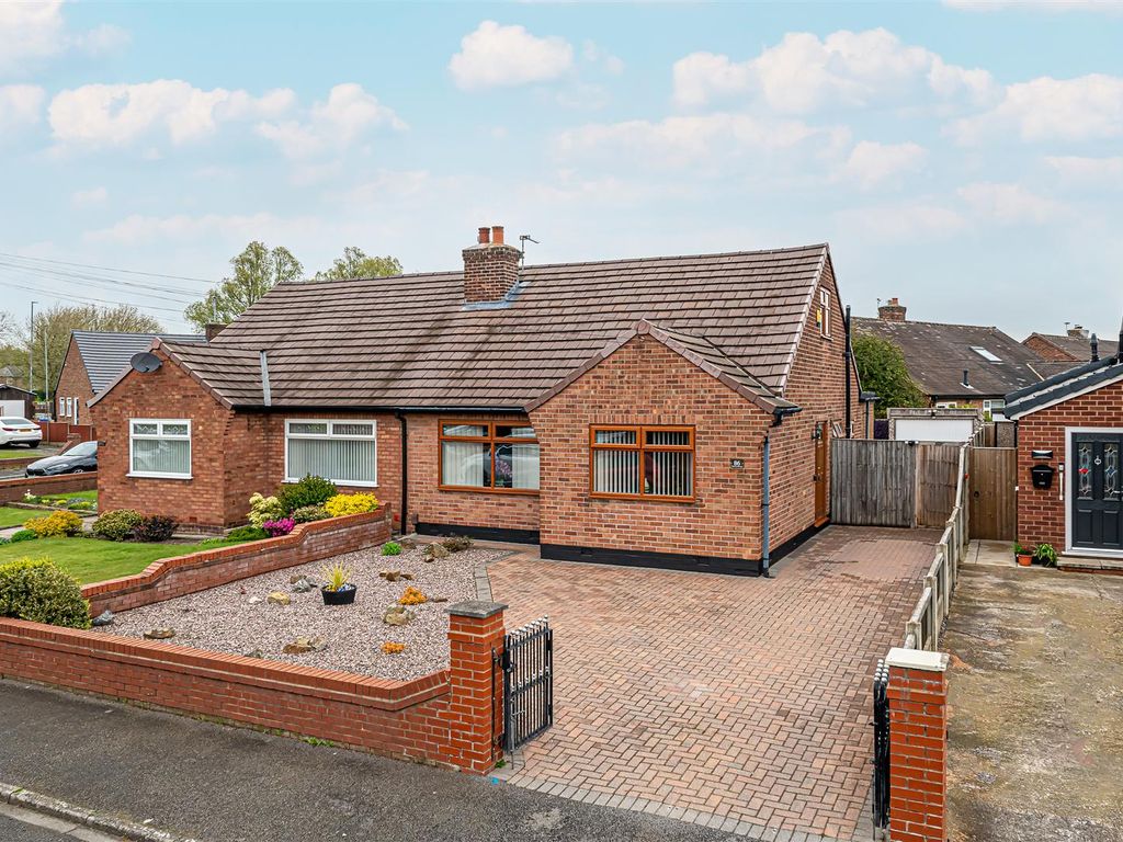 4 bed semidetached bungalow for sale in Marina Avenue, Great Sankey