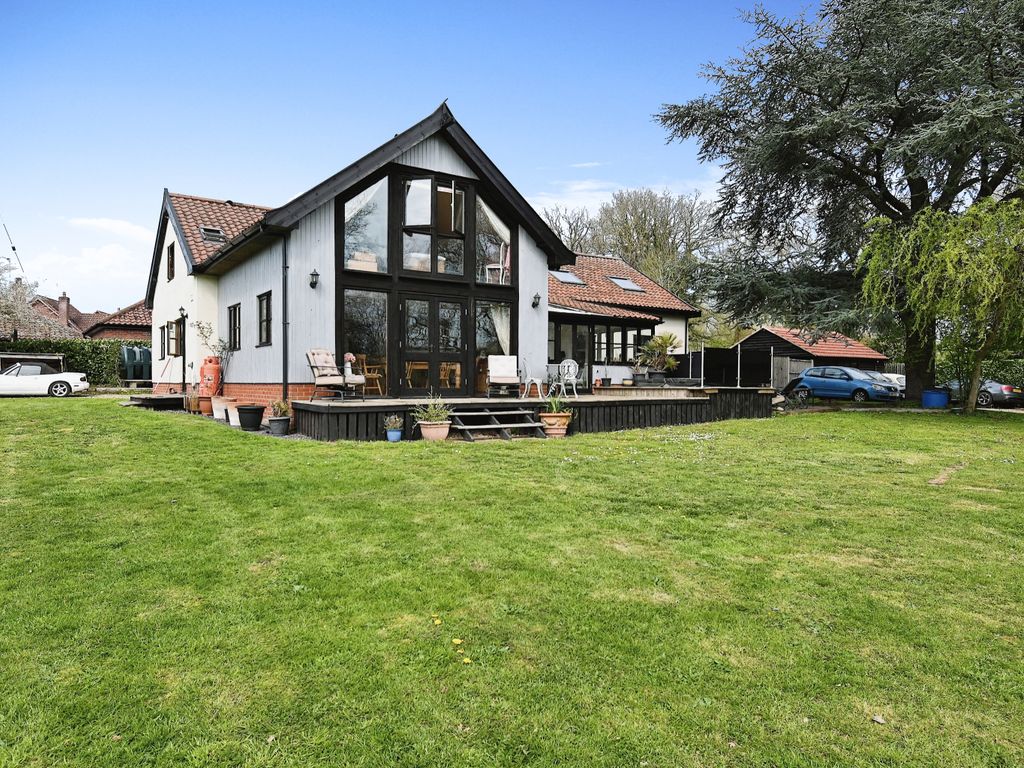 4 bed detached house for sale in Chapel Street, Barford, Norwich