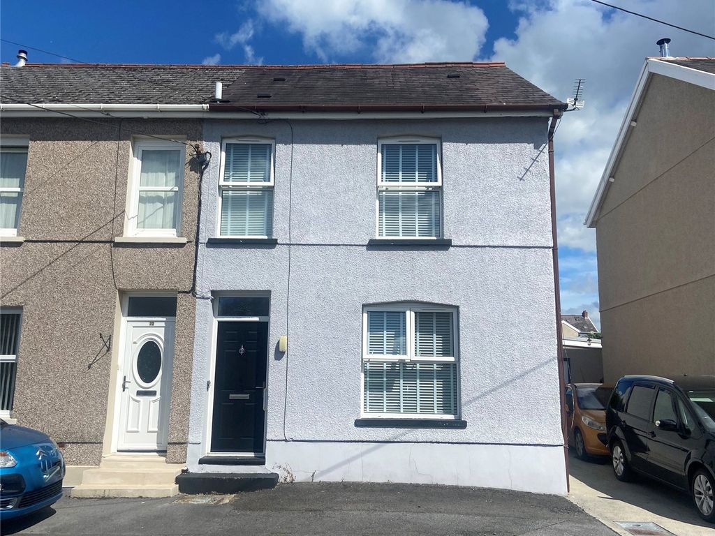 2 bed semidetached house for sale in Rawlings Road, Llandebie