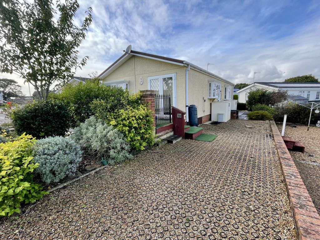 3 bed bungalow for sale in Eastbourne Heights, Oak Tree Lane