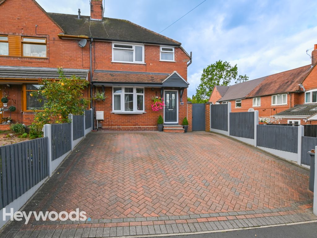 3 bed town house for sale in Daly Crescent, Silverdale, Newcastle Under