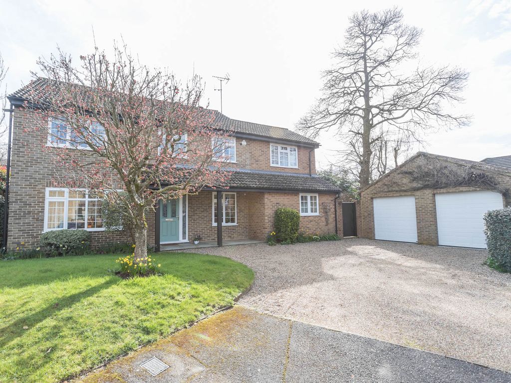 5 bed detached house for sale in Sutherland Chase, Ascot, Berkshire SL5