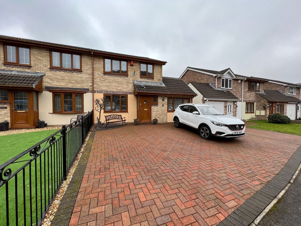 3 bed semidetached house for sale in Grove House Court Pontygwaith