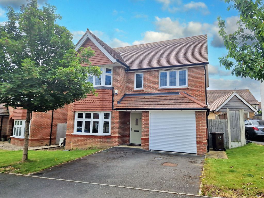 4 bed detached house for sale in The Timbers, Halling, Rochester ME2, £